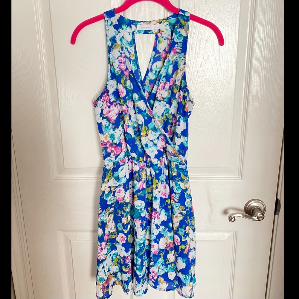 Beautiful Floral Dress with keyhole back!